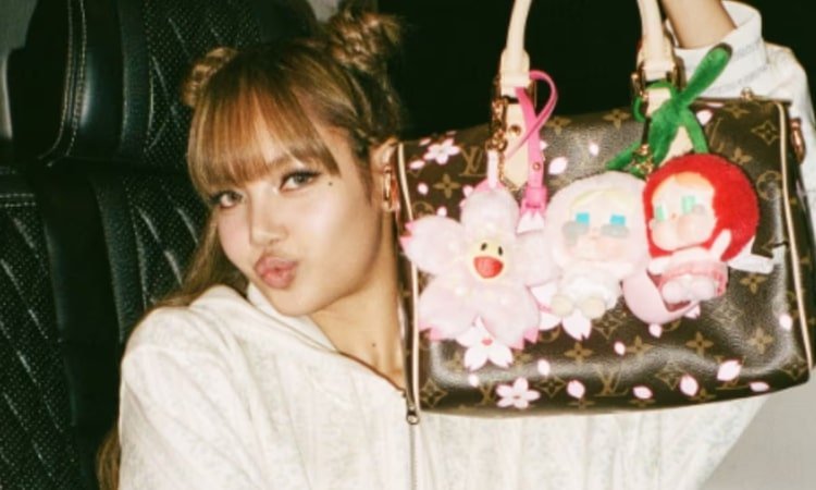Lisa Blackpink avec porte-clés Labubu sur son sac